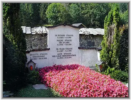 Grab Garmisch Partenkirchen Richard Strauss Travel Reisen Culture Tourism (1)