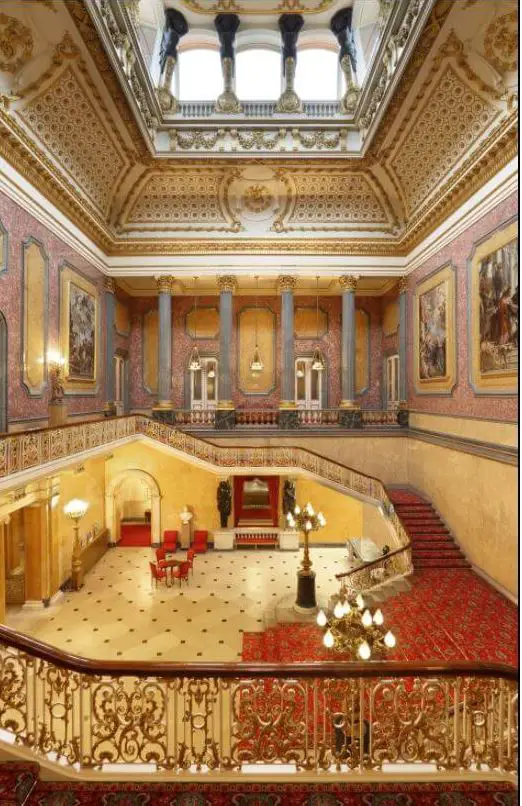 Lancaster house staircase London Frederic Chopin Travel Reisen Culture Tourism Reiseführer Travel guide Classic Opera
