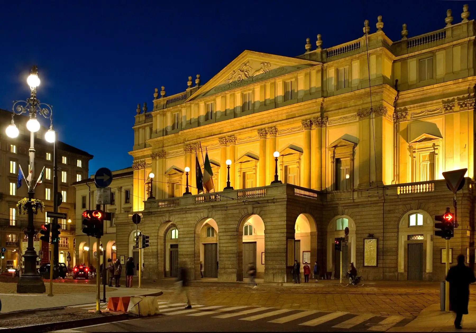 Milano Mailand Verdi Reisen Oper Travel Tourism Kultur