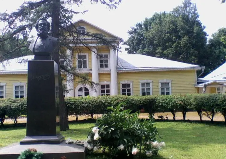 Naumovo Estate Museum Modest Mussorgsky Travel Reisen Culture Tourism (2)