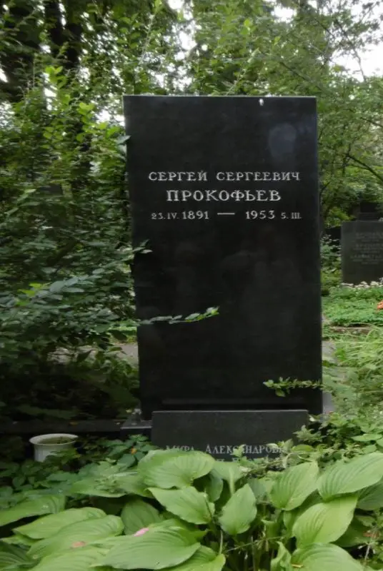 Nomodevichy Cemetery Friedhof Grab Tomb Sergei Prokofiev Life Leben Places Orte Music Musik Travel Guide Reisen Reiseführer